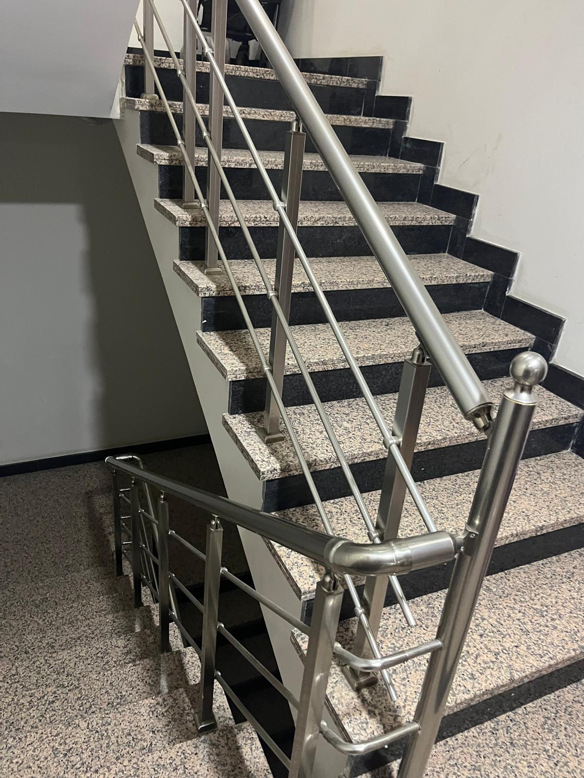 Merdiven pleksi korkuluk 46